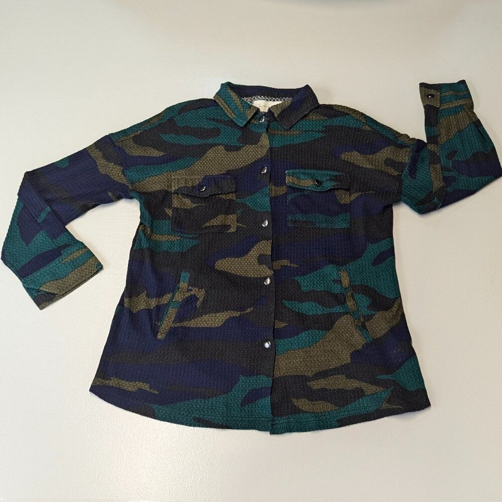 French Laundry Size Medium Camo Button Down